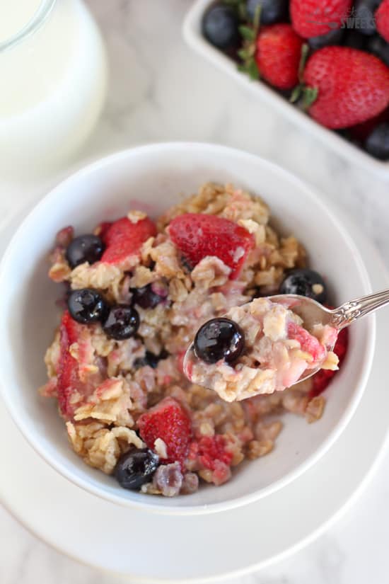 A close up of a bowl of food on a plate, with Oatmeal