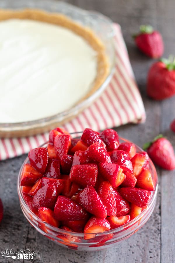 No-Bake Fresh Strawberry Cream Cheese Pie