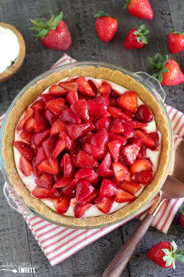 Strawberry pie in a glass pie plate.