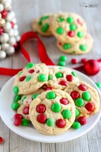 Cookie Mix in a Jar - Mason jar gift filled with ingredients for baking ...