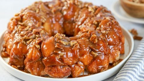 Monkey Bread With 1 Can Of Buscuits : Easy Monkey Bread Recipe Delicious Monkey Bread With Biscuits / It is often served at fairs and festivals.