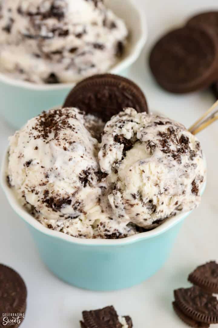 Cookies and Cream Ice Cream {So Easy!} - Celebrating Sweets