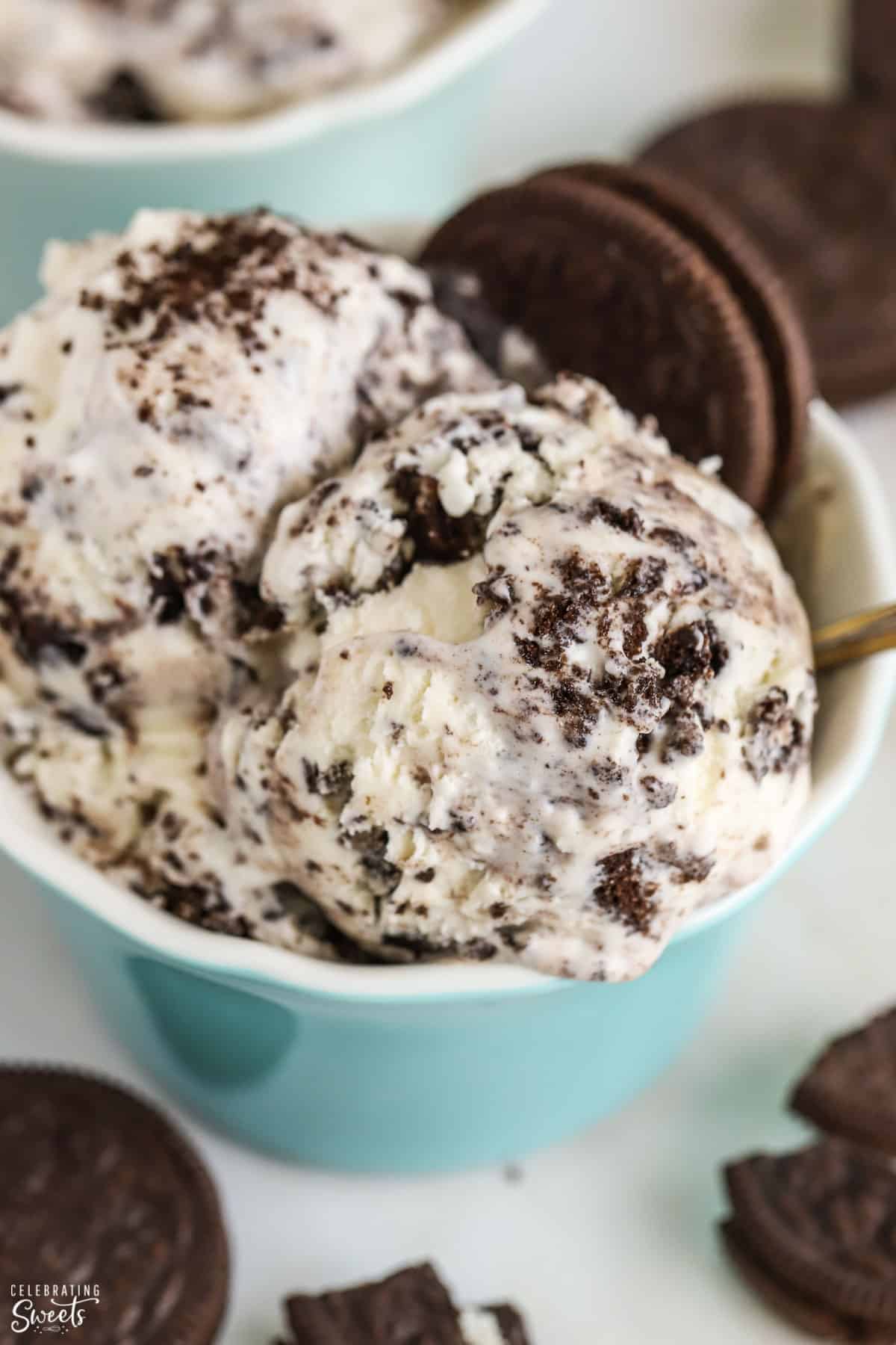 Cookies and Cream Ice Cream in a light blue bowl