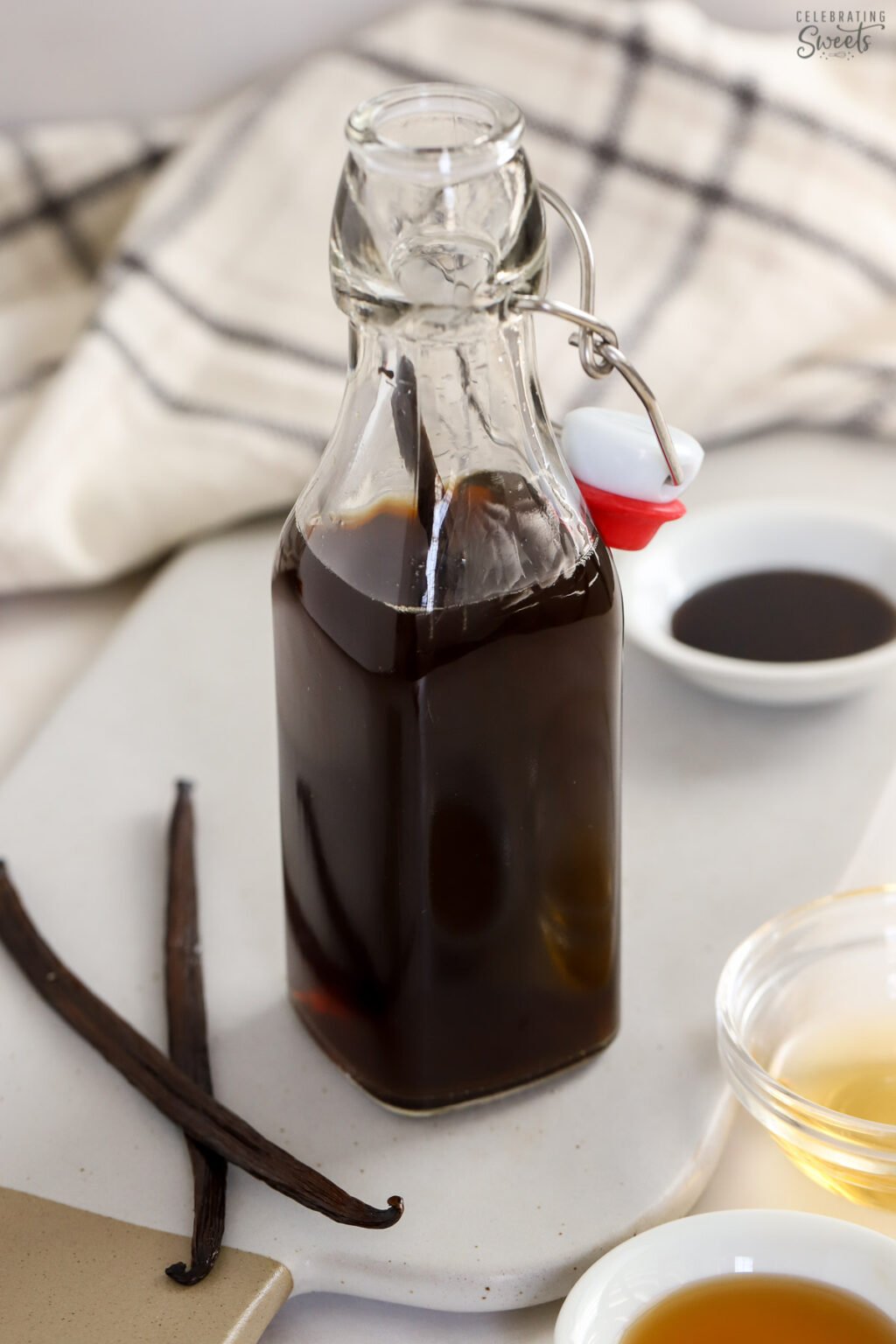 vanilla-extract-substitutes-10-options-celebrating-sweets