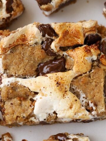 Closeup of a smores bar